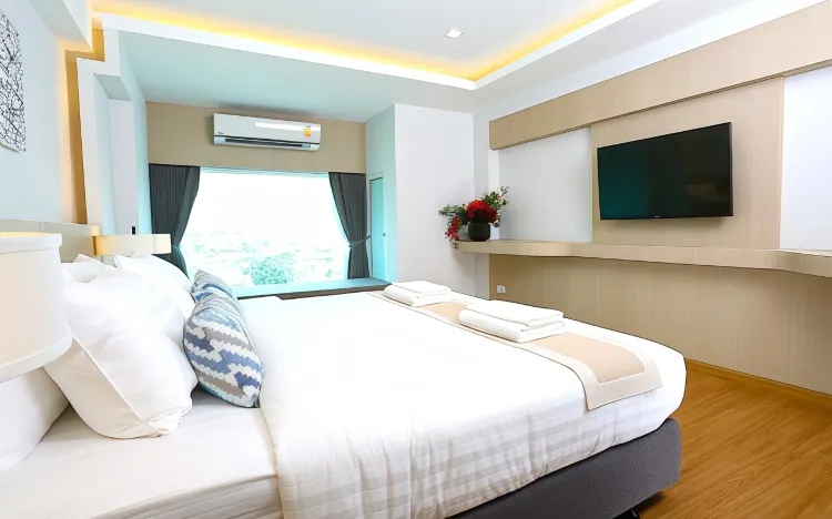 ห้องดีลักซ์ เตียงใหญ่ 1 เตียง