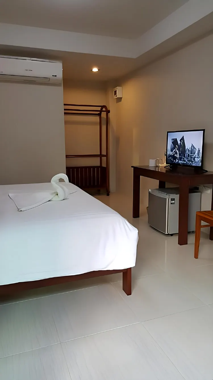 ห้องดีลักซ์พร้อมระเบียงและวิวทะเล(เตียงควีนไซส์)