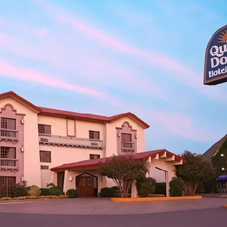 Quinta Dorada Hotel & Suites