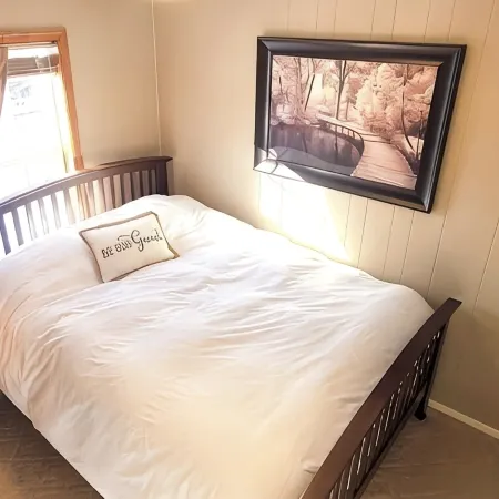 Cozy & Clean Loft Near Lake Michigan – Ideal for Work & Play! Отели в г. Эсканаба