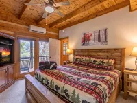 4-Bed/Bath Cabin: Hot Tub, Game Room, Pet-Friendly! Hotels in Seven Devils