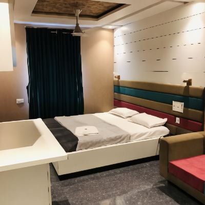 King Suite with Sofa Bed C.M. Hotel Promo Code