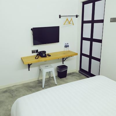 Bilik queen mewah Kupon White Loft Hotel