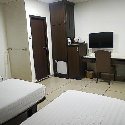 Bilik Keluarga Standard Triple Kupon Crystal Lodge