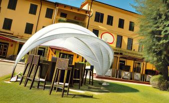 Jet Hotel - Housity