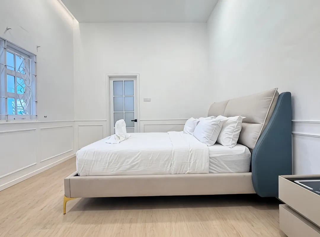 Hometel @ Thewhiitehaus | Modern British Poolvilla - 新山