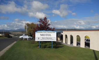 a sign for the crescent view century inn motel is displayed in front of a building at Mountain View Country Inn