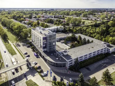 Novotel Warszawa Airport Hotel a 