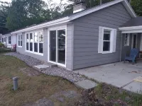 BEAUTIFUL LAKE FRONT NEWLY RENOVATED COTTAGE 2021 Hoteles en Municipio de Gerrish