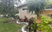 Charming modern cottage, in Crawfordville with extra parking for your boat.