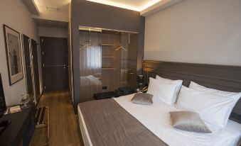Solun's Riverside Rooms - Housity