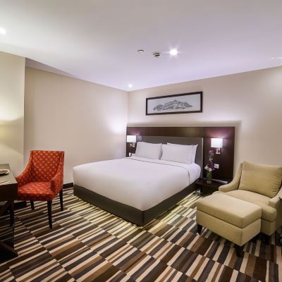 Deluxe King Room Avari Xpress Gulberg Promo Code