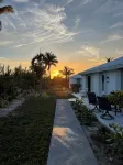 Wonderful 2 Bedroom 2 Bath Ocean Villa just quick walk from Treasure Cay Beach!  호텔