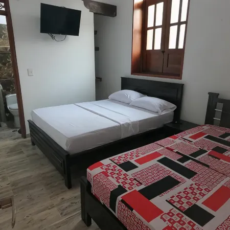 HOTEL COLONIAL A 100 MTS DE LA BASILICA Отели в г. Гуадалахара де Буга