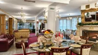 Elegant Lux Hotel