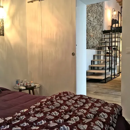 Unique!! unusual! Charming apartment with large garden 10 m from the Royal Canal Отели в г. Сет
