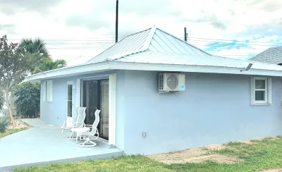 Beautiful, Cozy Beach Villa In The Heart Of Treasure Cay! Hôtels à : 