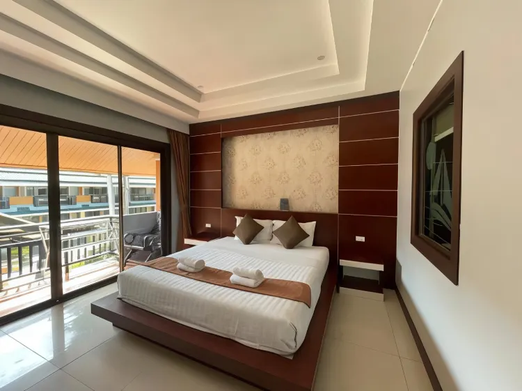 ห้องดีลักซ์ เตียงใหญ่ 1 เตียง