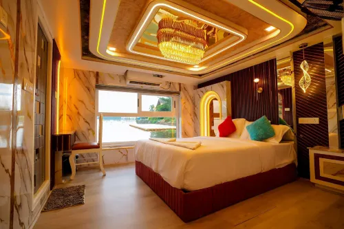 Beach Paradise Day Cruise Houseboat