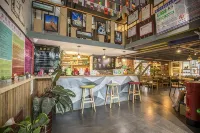 He Huang Memory Youth Hostel