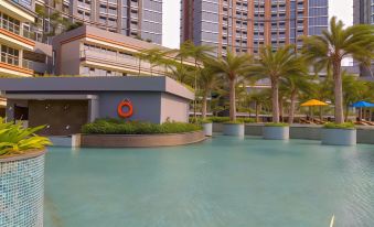 Best View 1Br Apartment at Gold Coast Pik by Travelio