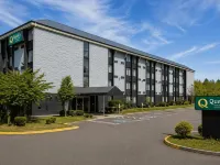 Quality Inn & Suites Everett Hotels in Everett