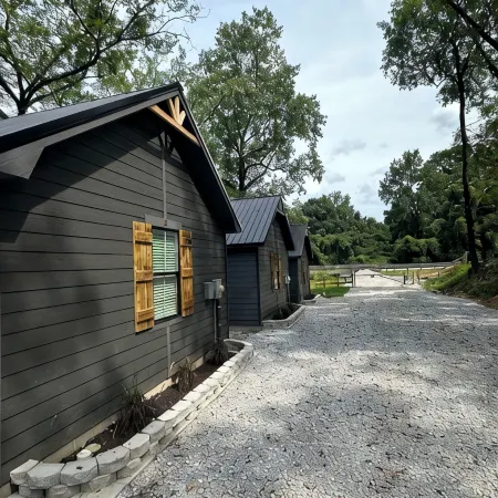 Griffen Mill Properties Cabin #8 by Waterfall in Salem Al with WiFi, AC