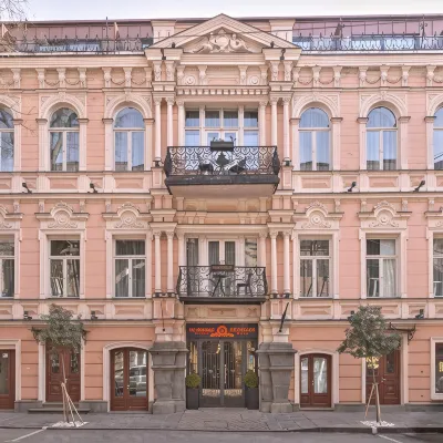 Heritage Hotel and Suites