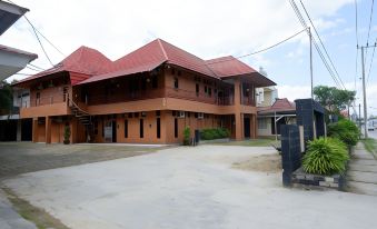 RedDoorz Plus Near Haluoleo University