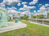 Waterfront Bungalow in Matlacha Hotele w: Matlacha