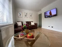 Modern 1st floor apartment Отели в г. 