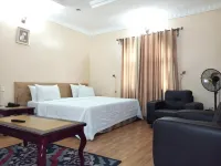 First Laurel Hotel & Suites Ξενοδοχεία στην πόλη 