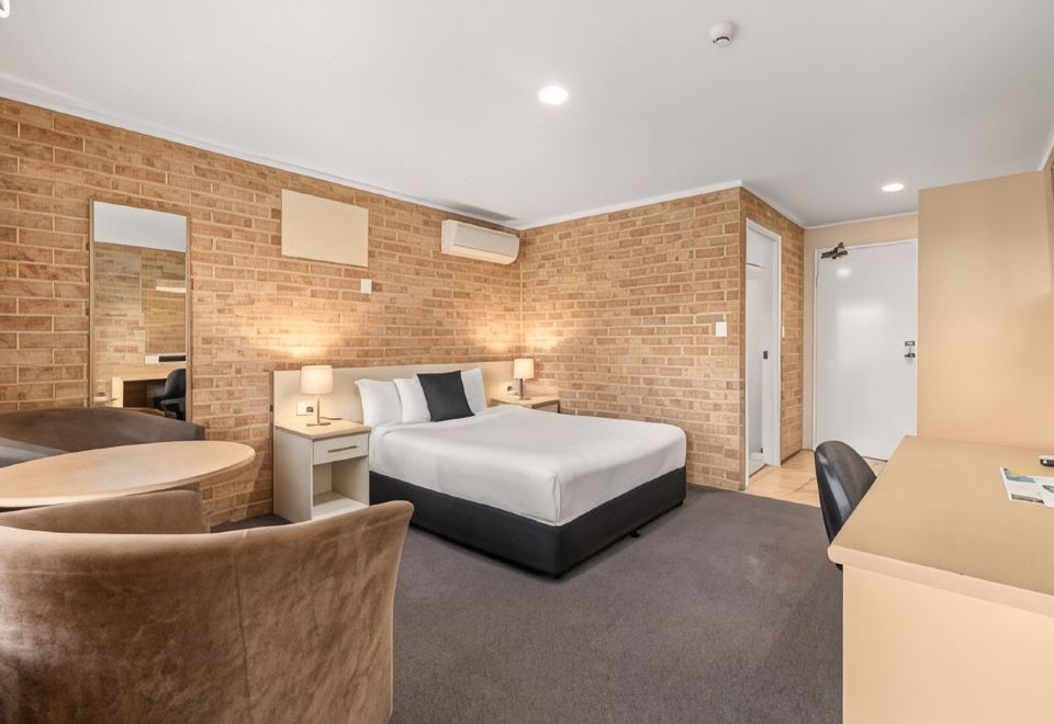Macquarie Barracks Motor InnExecutive Queen Room-Not Pet Friendly
