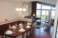 Luxurious Townhome Minutes From Beautiful Downtown, Golf Course, And Ski Area