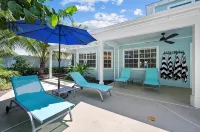 Pool House 1/2 Mile From Downtown Stuart