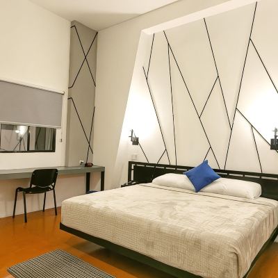 Basic King Room D la Torre Hotel Promo Code