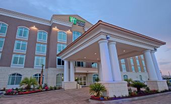 Holiday Inn Express & Suites Charleston-North
