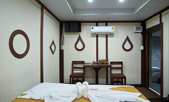 Talad Nam Klong Hae Resort