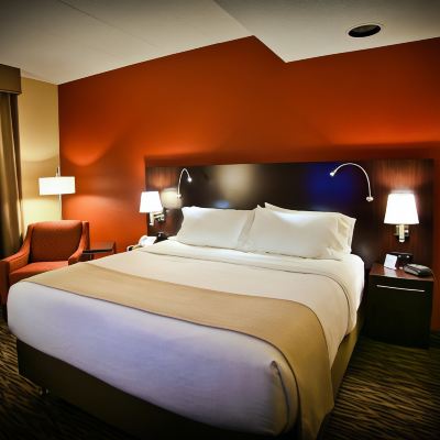 Standard King Room With Mobility Accessible Tub Holiday Inn & Suites Downtown La Crosse, an IHG Hotel Promo Code