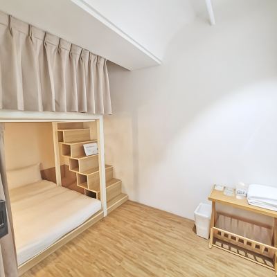 雙人雅房（無窗） 高雄紙飛機青年旅館優惠