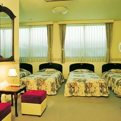 ゲストルーム(ベッド4台)(浴室) シャングリラ鶴岡 クーポン