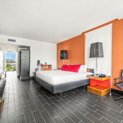 King Suite With Balcony And Bathtub Fairwind Hotel Miami Promo Code