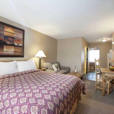 One Bedroom Triple Suite With Kitchenette Tonquin Inn Promo Code