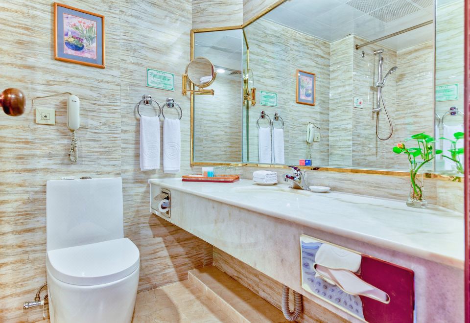 Xiamen Huaqiao HotelDeluxe Double Room