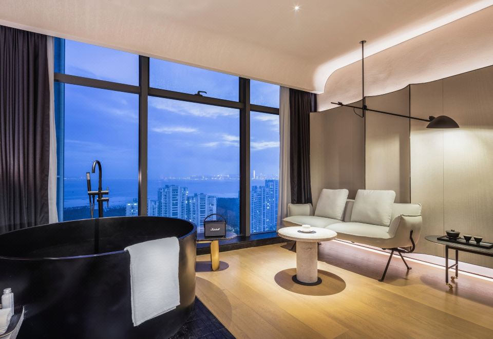 ICON LAB Hotel Shenzhen FutianICON Sea View Queen Bed Room