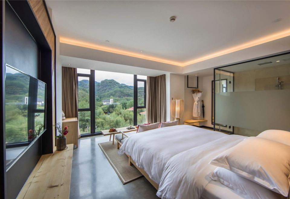 山景豪华大床房