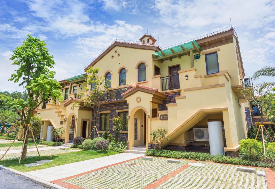 Yuetianxia Hot Spring HotelB-zone Hydrophilic Hot Spring Three Bedroom Villa