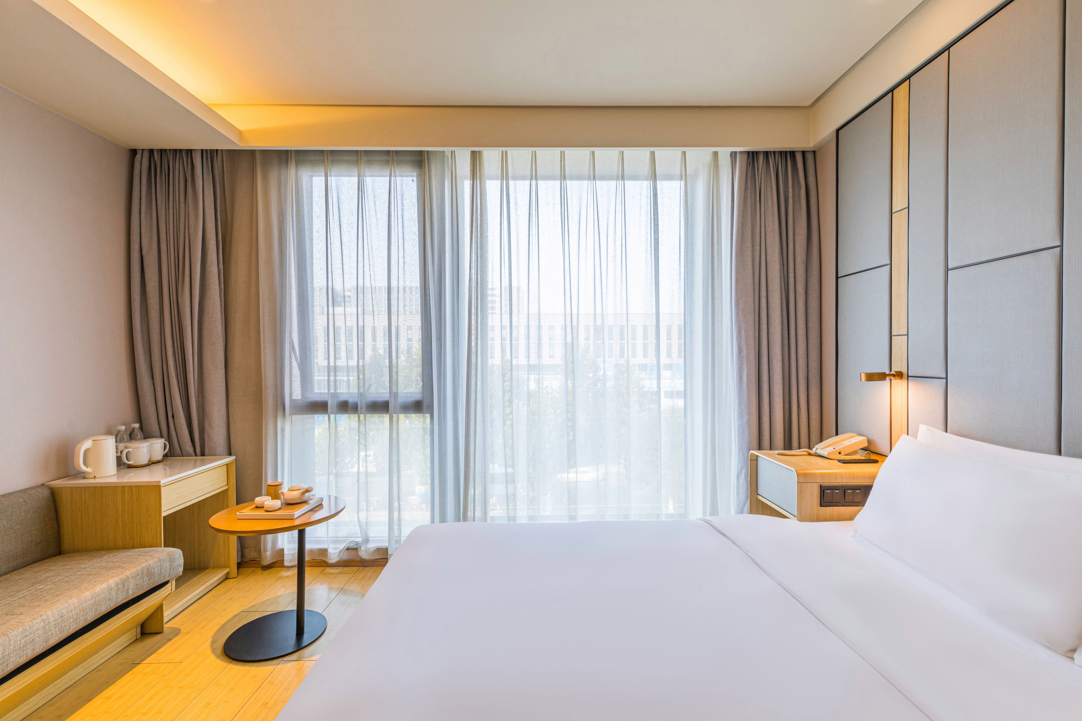 高级大床房（落地窗+小冰箱+mini茶海）