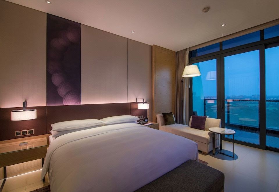 行政高爾夫景大床房【賞云端落日晚霞】