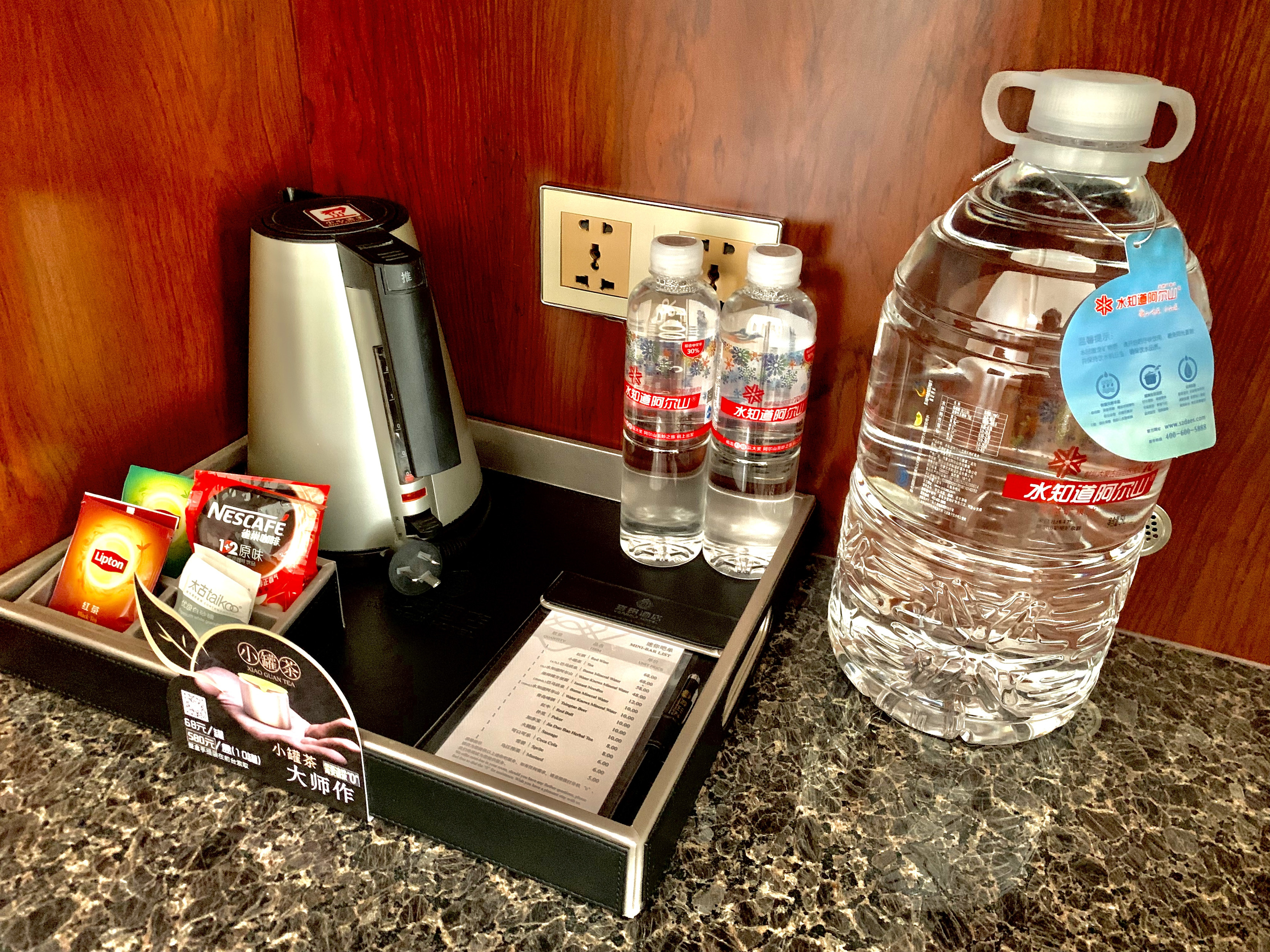 雍貴套房（大空間+特大床+紅木傢俱+會客區）